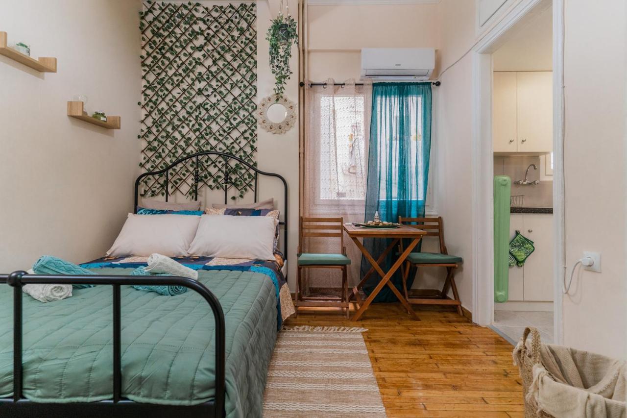 Green Boho Apartment Афины Экстерьер фото